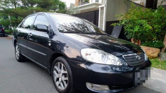 mobil sedan lama