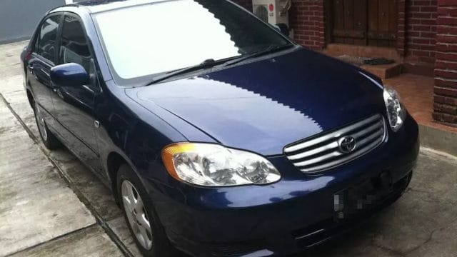 Sedan Corolla Altis J 2001