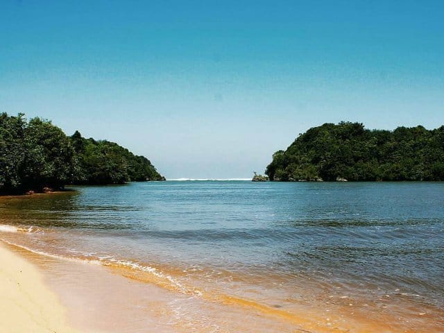 wisata Pantai Clungup malang